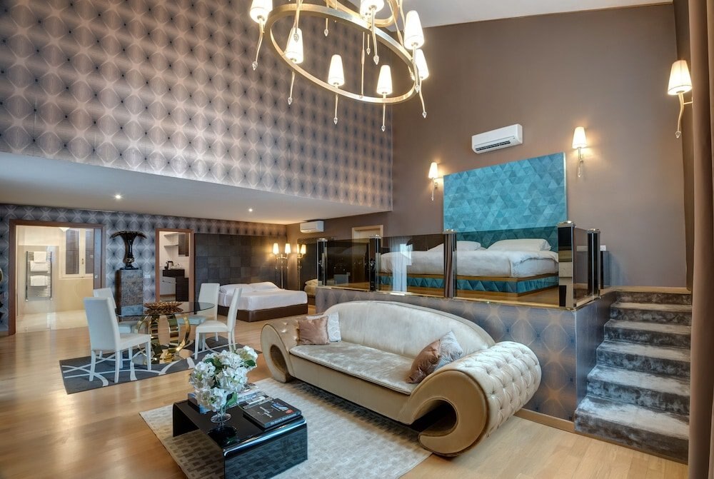 Penthouse Suite Rome Room Type - Junior Suite, City View