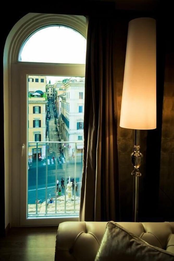 Penthouse Suite Rome - Tap to explore photos
