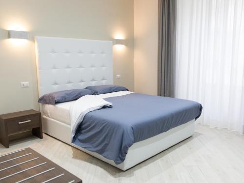 Venustas Roma Hotel Room Type - Deluxe Room (2 Adults + 1 Child) Venustas Roma Hotel Room Type - Deluxe Room (2 Adults + 1 Child)