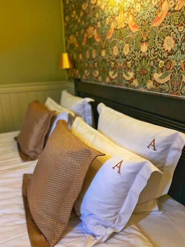Arbat 6 Boutique Hotel - Tap to explore photos