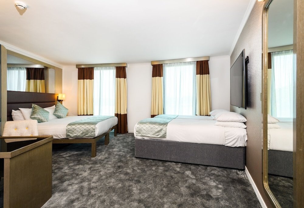 Atrium Hotel Heathrow Room Type - Family Double Room, 1 Bedroom