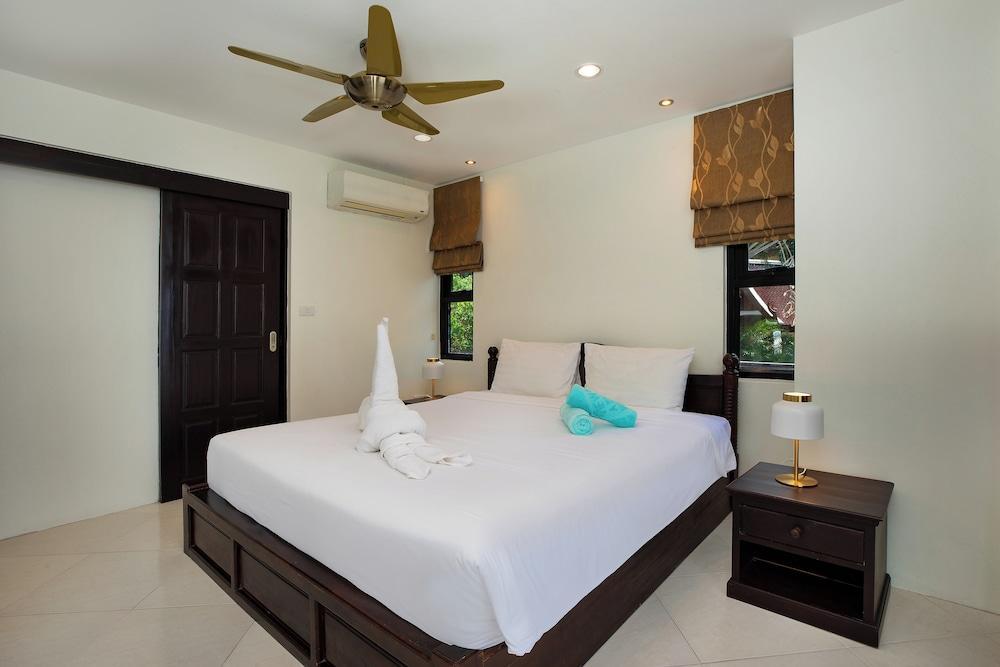 Baan Chom View Kamala Room Type - Deluxe Apartment, 2 Bedrooms, Terrace, Partial Sea View
