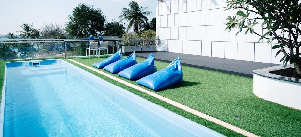 بيرباكر باتونج هوستل