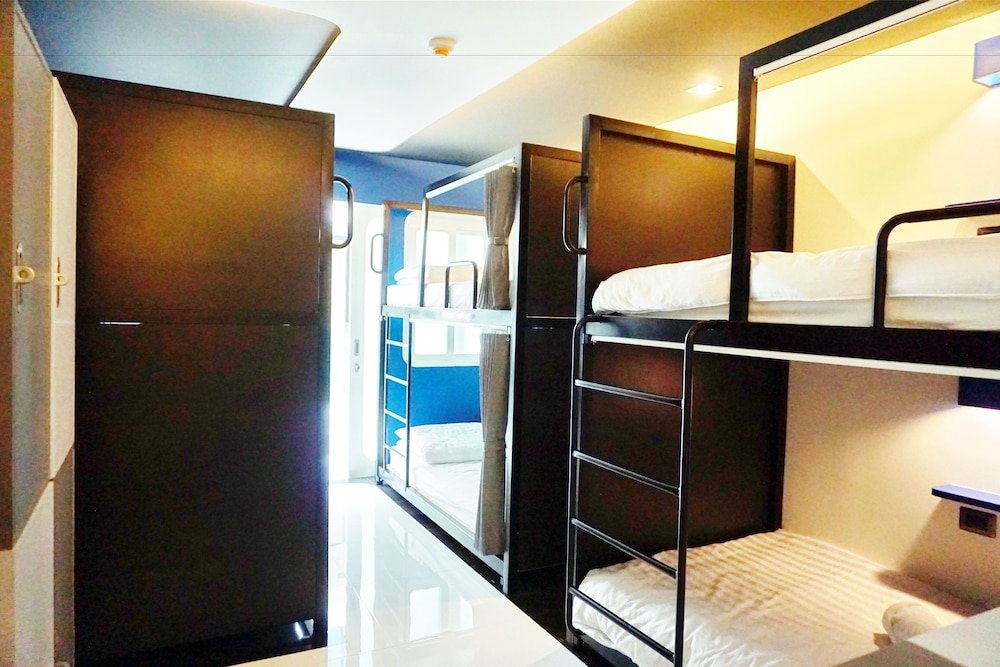 BearPacker Patong Hostel - Tap to explore photos
