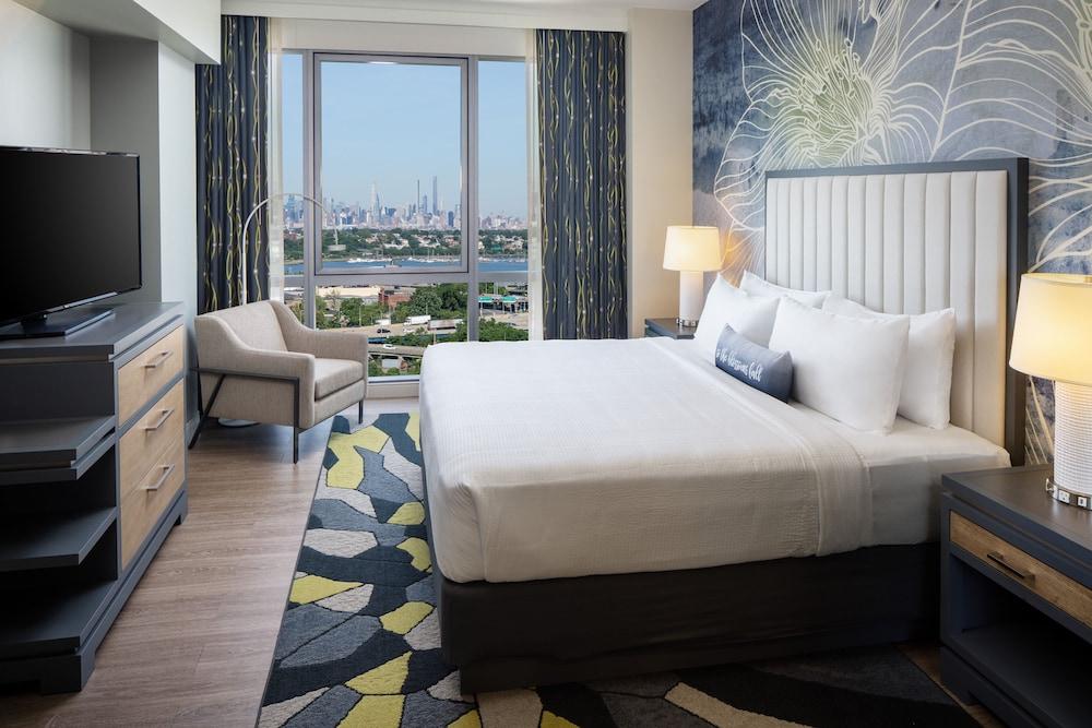 Hotel Indigo Flushing Room Type - 1 Queen Standard Communications Accessible