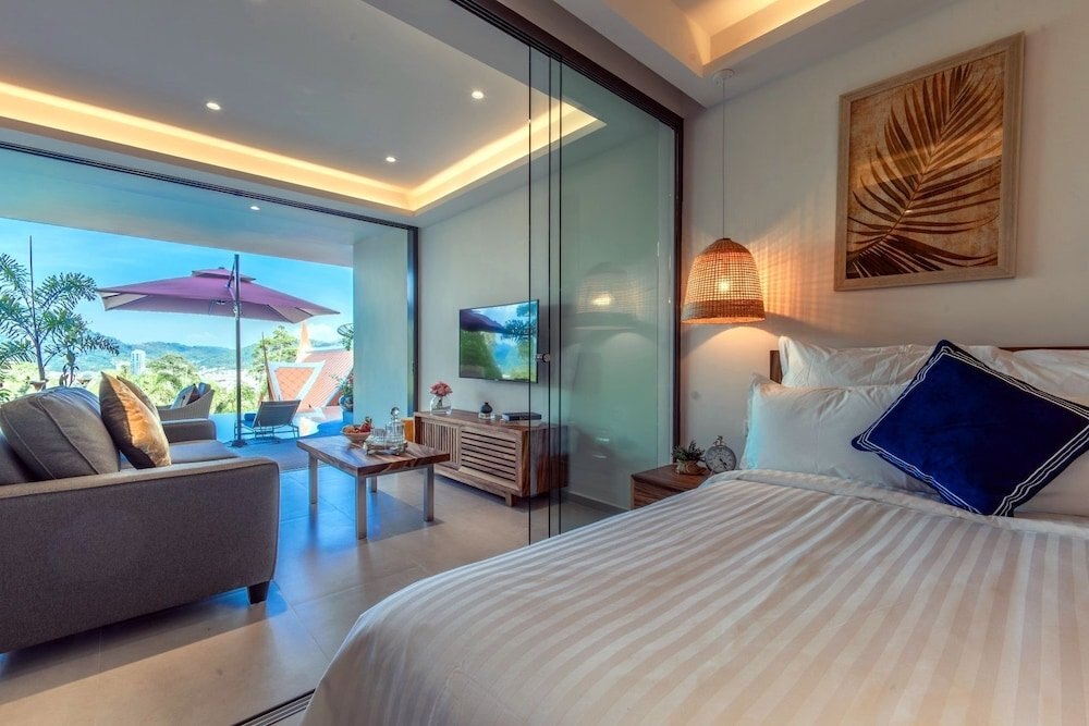 Patong Heights Room Type - Deluxe Suite, Pool View