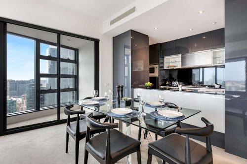 Southbank Apartments - Eureka Tower - Tap to explore photos