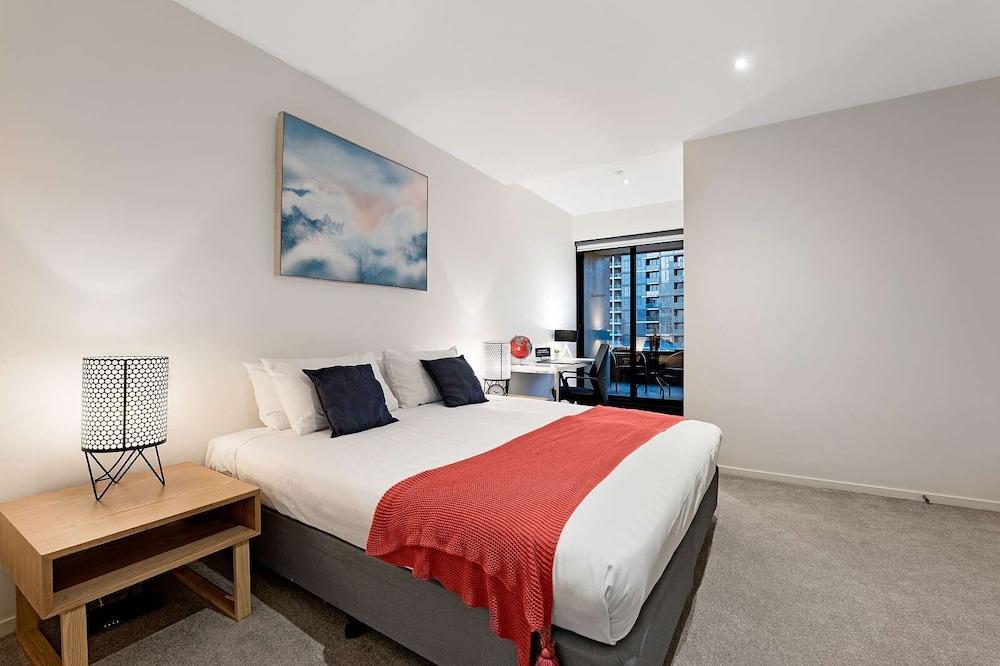 Southbank Apartments - Eureka Tower - Tap to explore photos