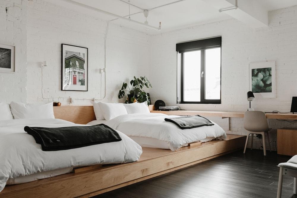 The Annex Room Type - Signature Double Room, 2 Queen Beds