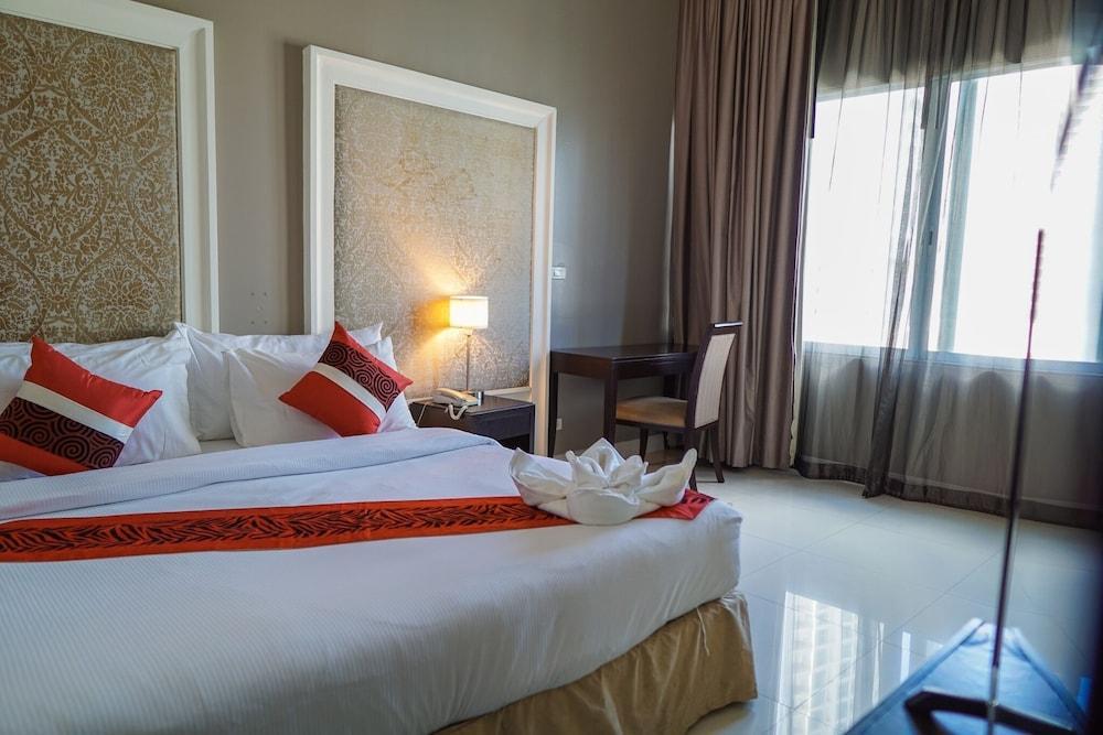 Hope Land Hotel Sukhumvit 46/1 - Tap to explore photos