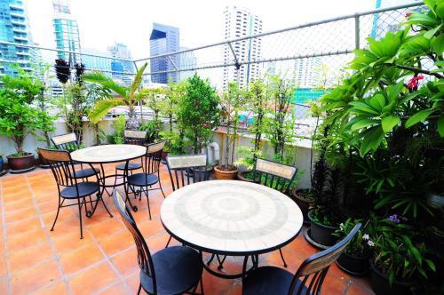 Baan Sukhumvit Soi 18 - Tap to explore photos