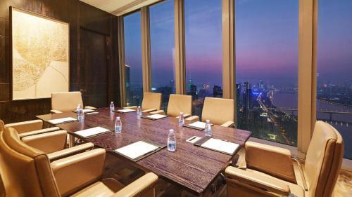 InterContinental Guangzhou Exhibition Center - Tap to explore photos