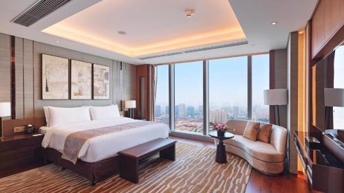 InterContinental Guangzhou Exhibition Center Room Type - 1 King Premium City Bath View