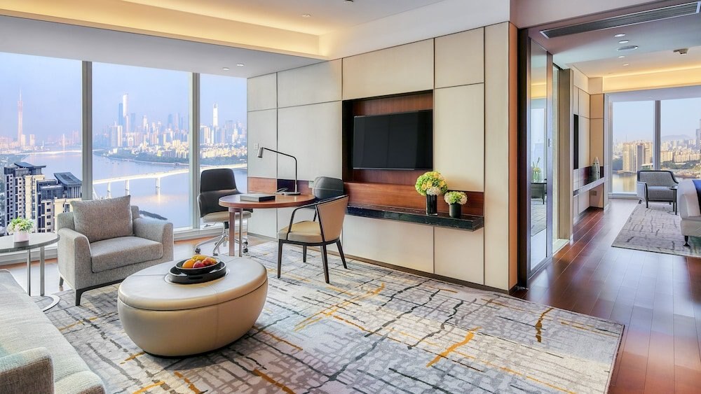 InterContinental Guangzhou Exhibition Center Room Type - Junior Suite, 1 King Bed (Pearl River View)