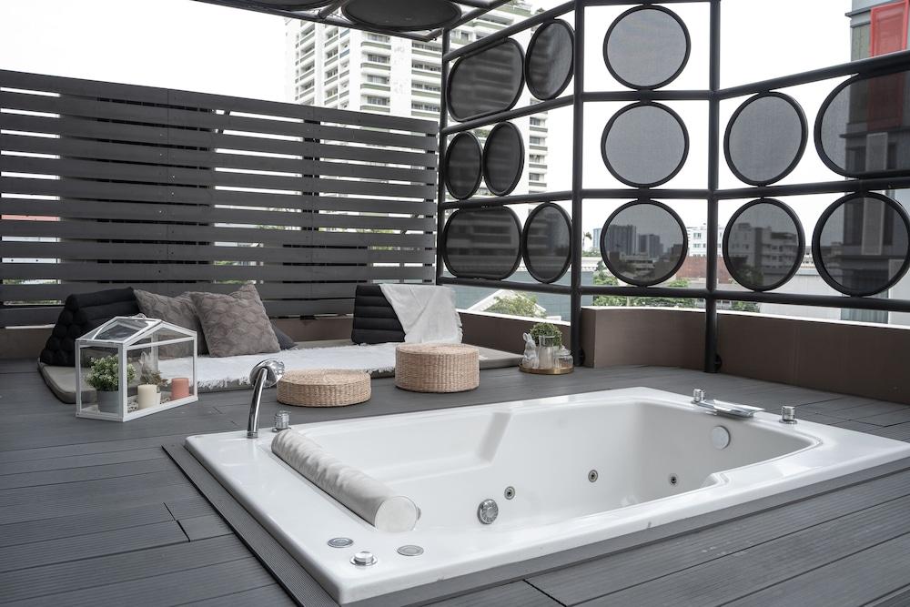 THEA Private Suites by TH District Room Type - 2 Bedrooms Terrace Suite