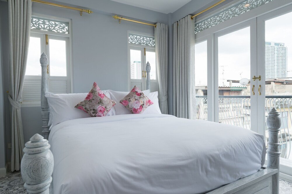 Noursabah Bed Bangkok Room Type - Grand Deluxe Double Bed
