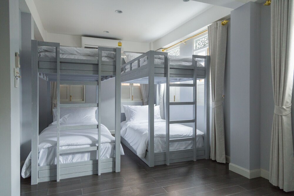 Noursabah Bed Bangkok Room Type - Deluxe Quadruple Room ( Friend )