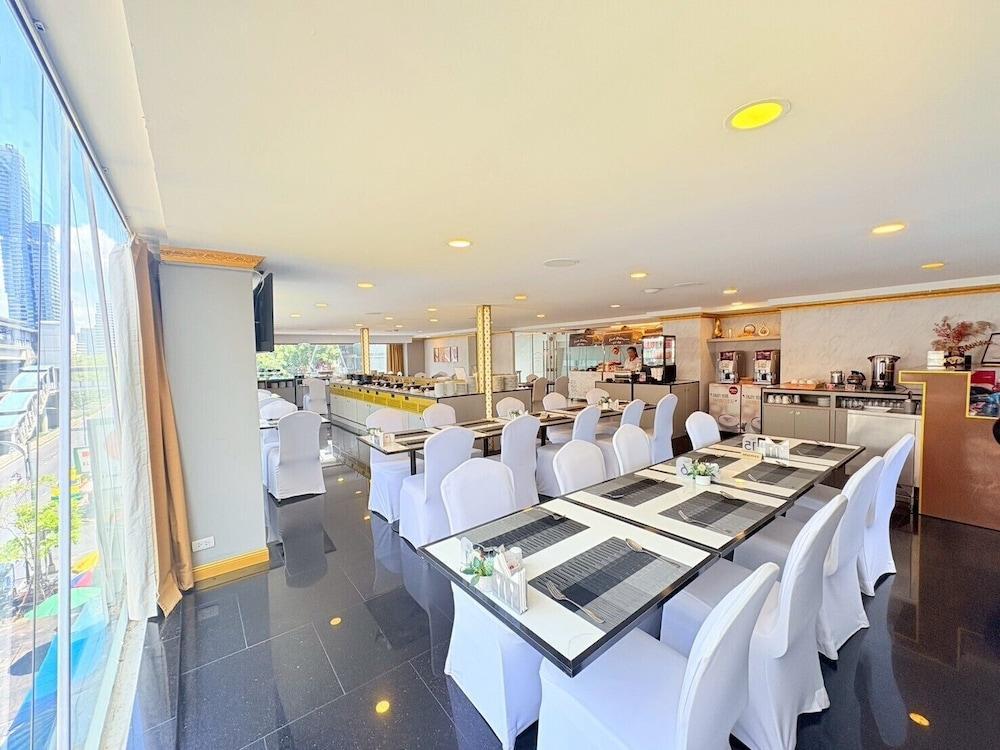 I Residence Hotel Silom Room Type - Junior Suite, 1 King Bed