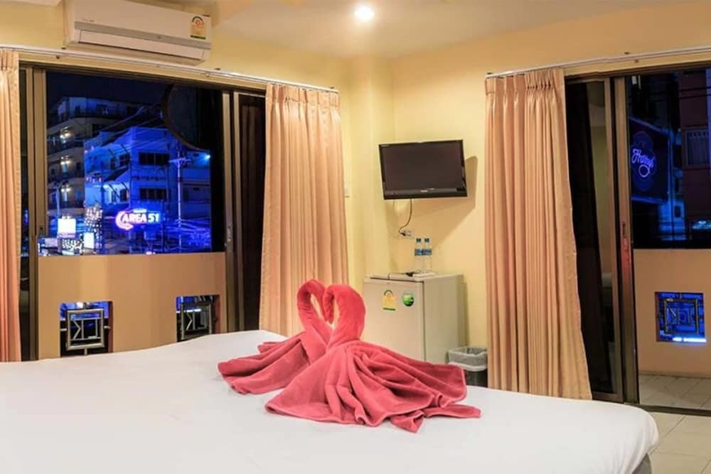 Harrys Hotel, Bar & Restaurant Room Type - Balcony Room