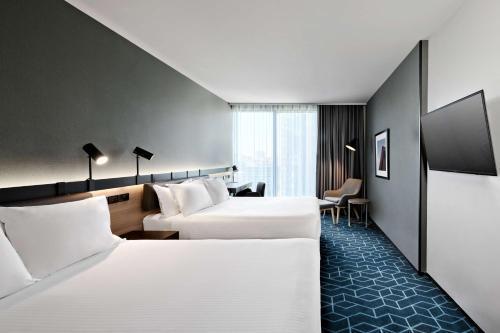 Vibe Hotel Melbourne Docklands - Tap to explore photos