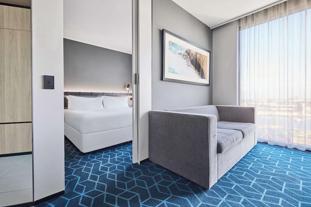 Vibe Hotel Melbourne Docklands Room Type - Suite, 1 King Bed, Harbor View