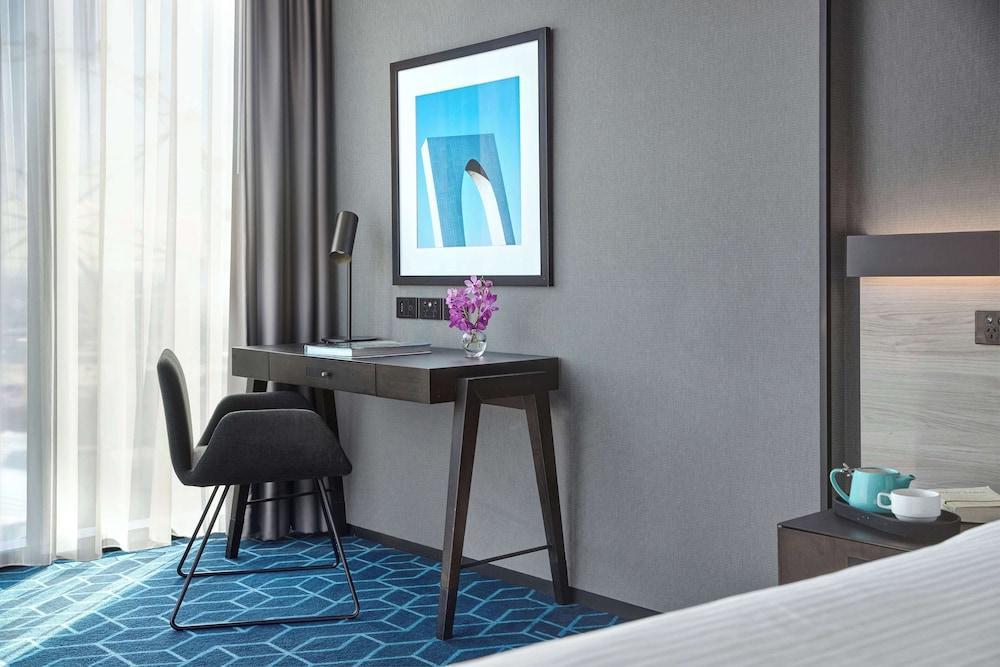 Vibe Hotel Melbourne Docklands Room Type - Room, 1 King Bed, Corner