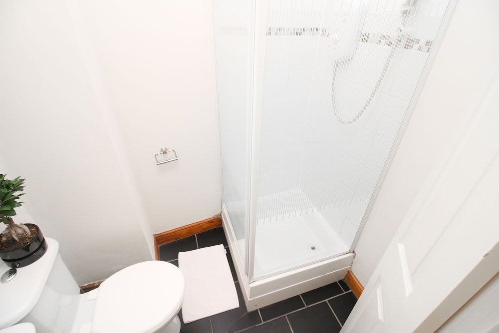 Studio Flat near Liverpool Street - Tap to explore photos