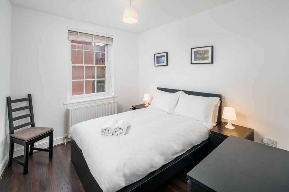 Home Shoreditch Executive 2 Bedroom - Tap to explore photos