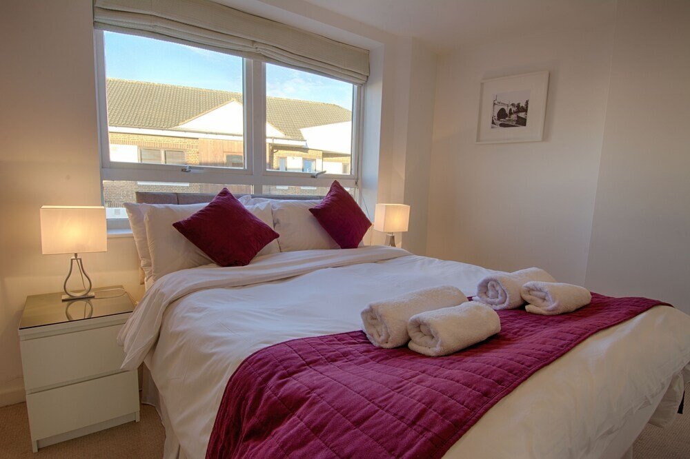 Roomspace Apartments -Kew Bridge Court - Tap to explore photos