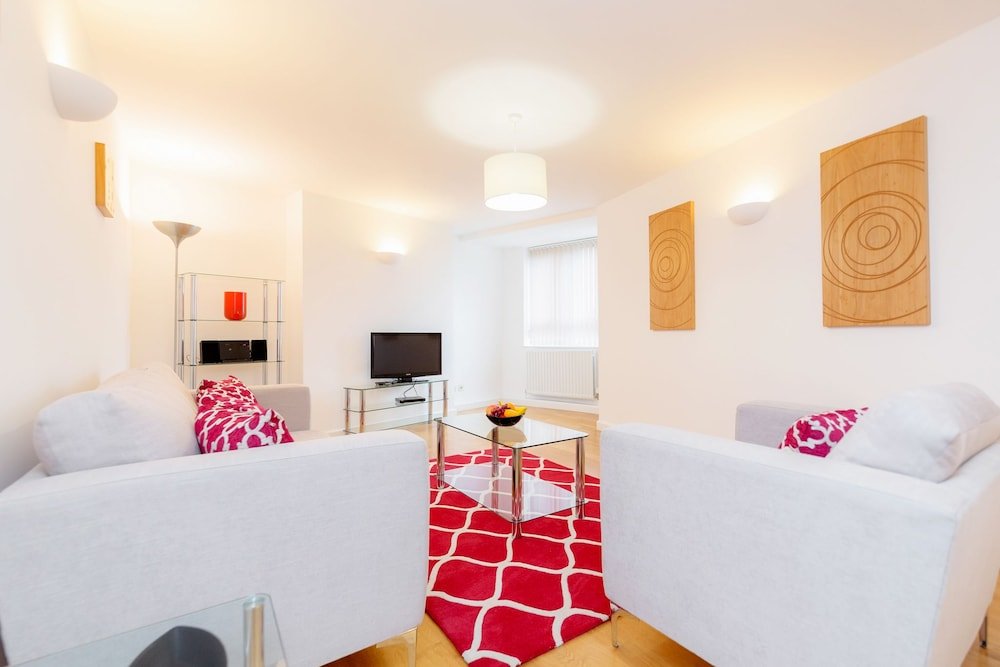 Roomspace Apartments -Kew Bridge Court - Tap to explore photos