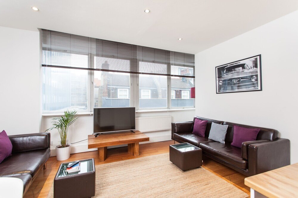 Spacious Apartment Berwick St &Oxford St - Tap to explore photos