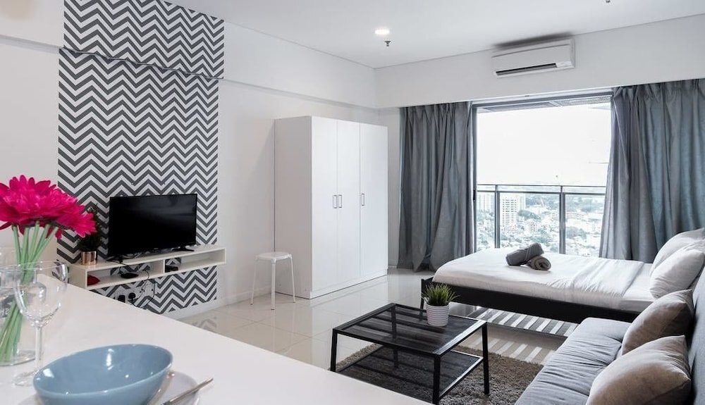 S4 Designer Suites - KLCC - KL Tower - Netflix - WIFI - Tap to explore photos