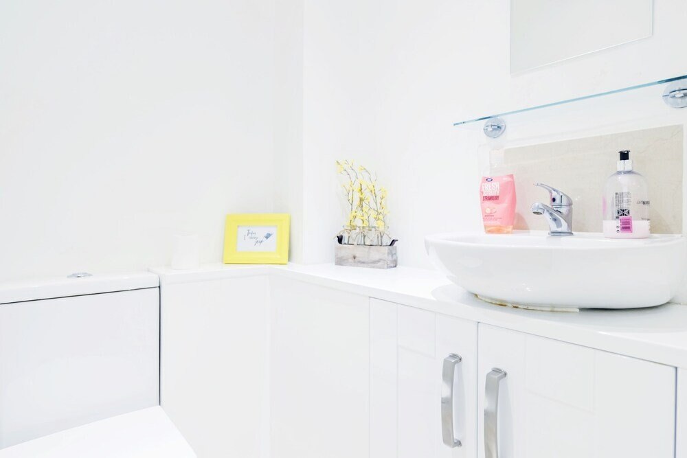 Double Room, Amazing and Cozy Near Kennington - Tap to explore photos