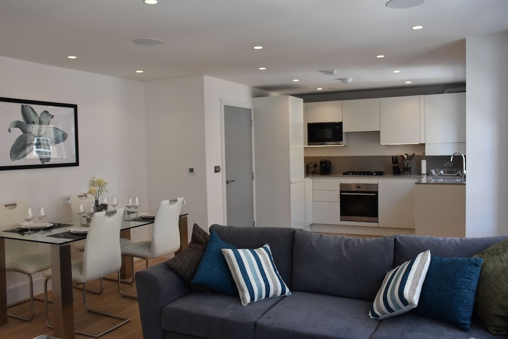 Northside Apartments Ealing - Tap to explore photos