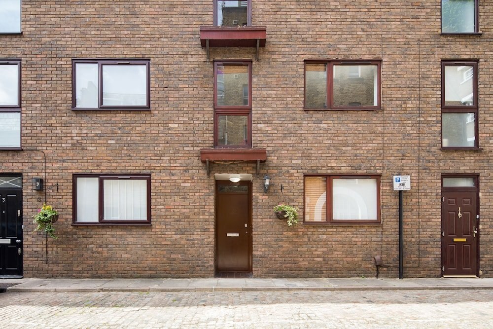 Richardsons Mews by Lime Street