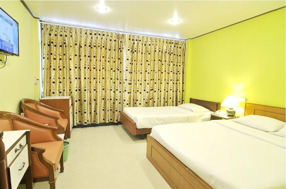 Malaysia Hotel Bangkok Room Type - Deluxe Twin Room