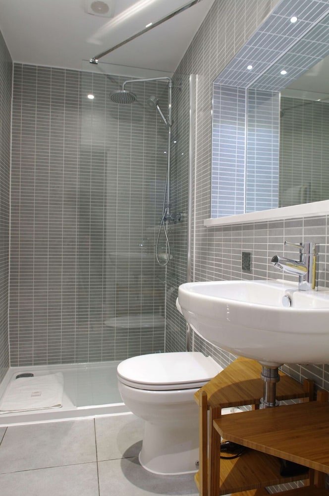 The London Agent Fitzrovia Studio 1 - Tap to explore photos