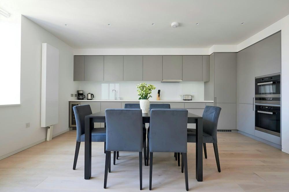 Sonder by Marriott Bonvoy Oxford Circus Apartments - Tap to explore photos