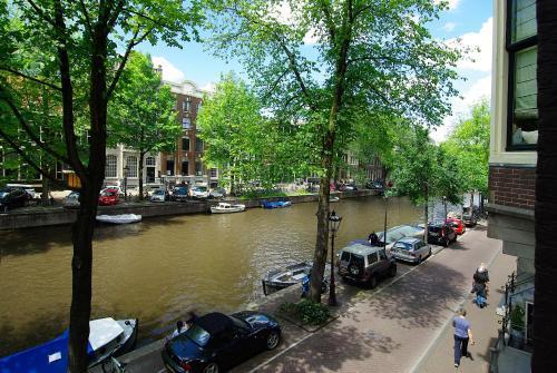 1637 Historic Canal View Suites - Tap to explore photos