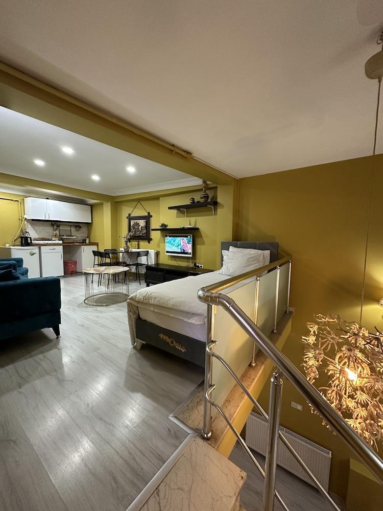 Green Bird Suit Room Type - Economy Duplex