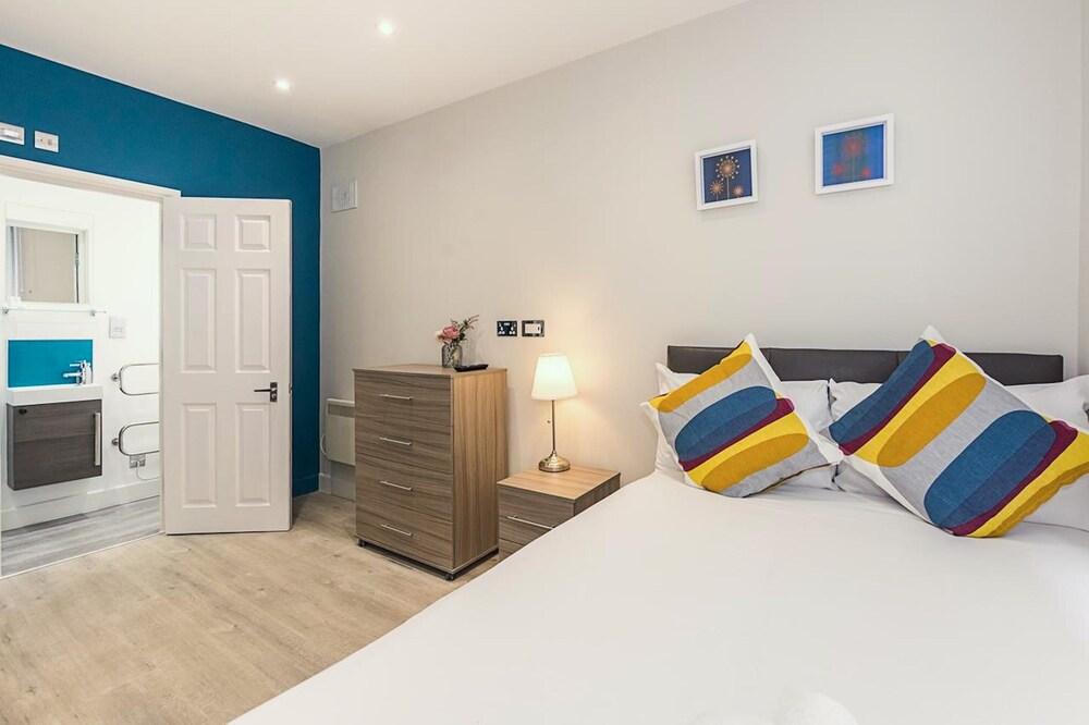 Toynbee Street Ro 3 · Good-looking Room In Spitalfields - Tap to explore photos