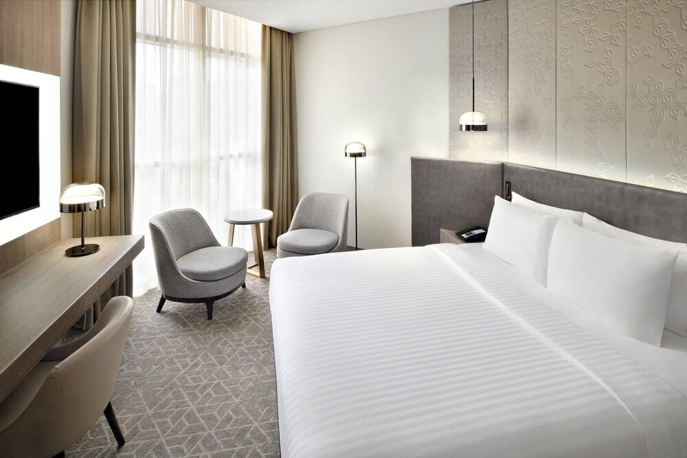 Courtyard by Marriott Dubai, Al Barsha - Tap to explore photos