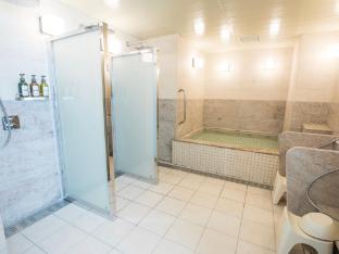 Glansit Akihabara Comfort Capsule Hotel - Tap to explore photos