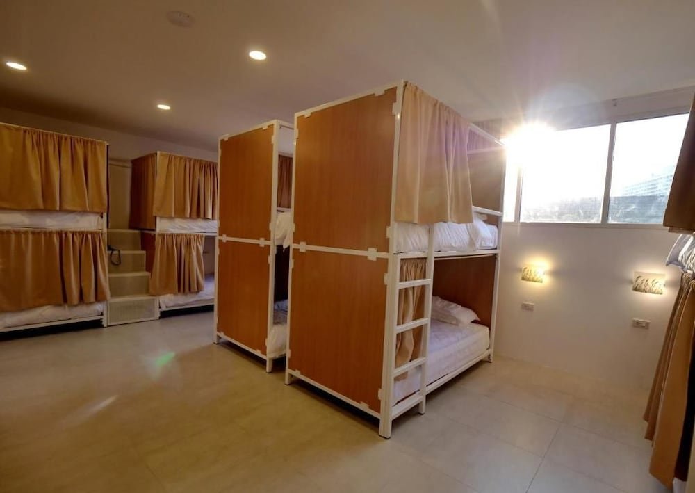 Breeze Hostel Pattaya - Tap to explore photos