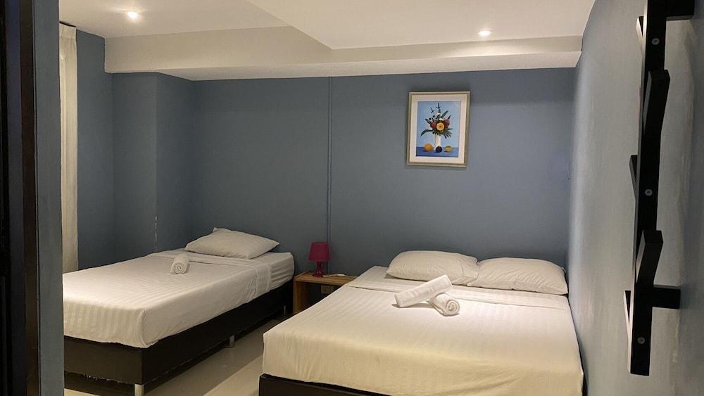 The Little Pig Sukhumvit Room Type - Triple Room