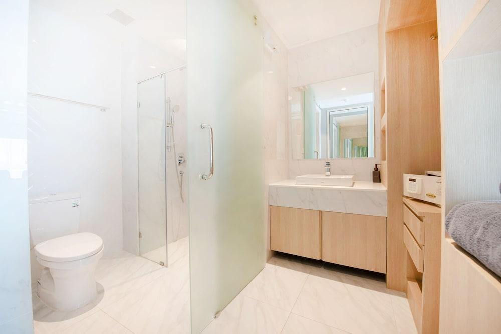 Blooming Hill Boutique Suites - Tap to explore photos