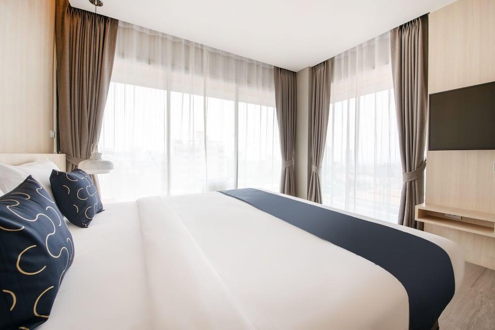 Blooming Hill Boutique Suites - Tap to explore photos