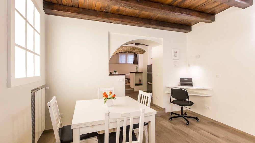 Rental In Rome Trastevere White Apartment - Tap to explore photos