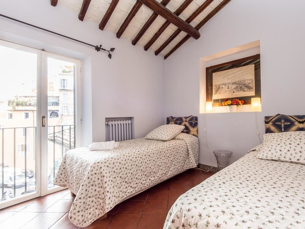 RSH Campo de Fiori Luxury House - Tap to explore photos