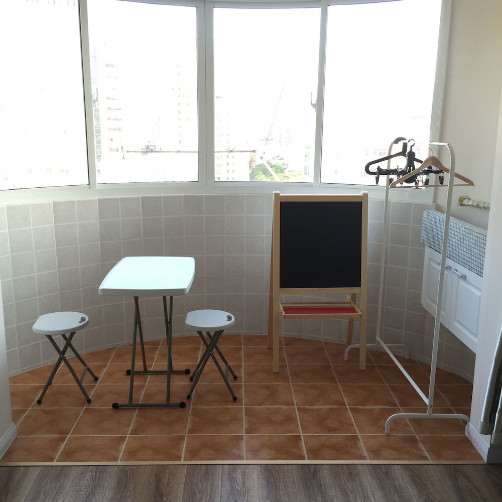 Henry's Apartment - South Shanxi Road - Tap to explore photos